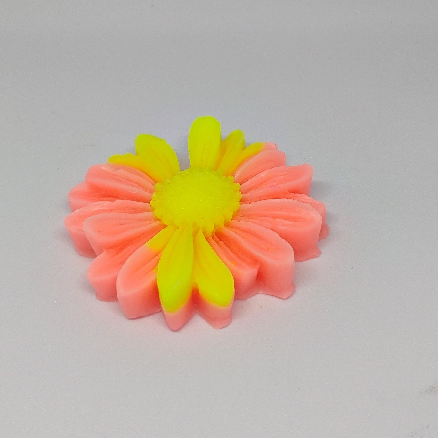 Handcrafted Scented Daisy Candle