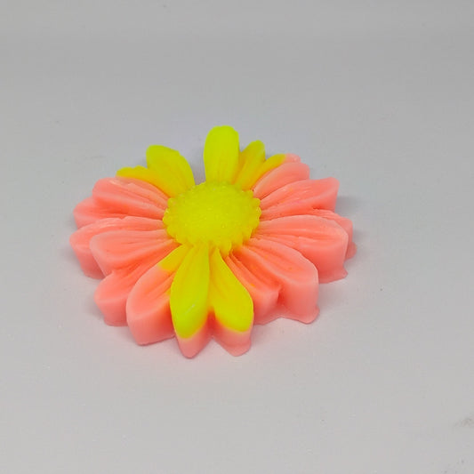 Handcrafted Scented Daisy Candle