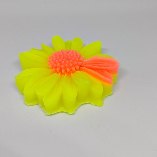 Handcrafted Scented Daisy Candle