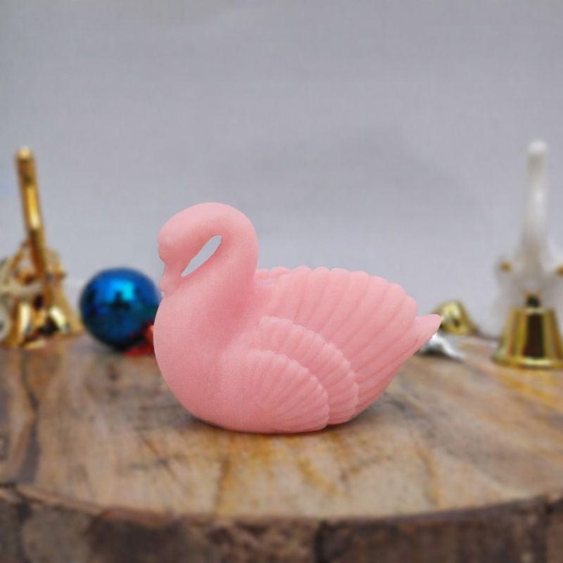 Sacred Swan Decorative Candle – Symbol of Peace, Love & Elegant Living